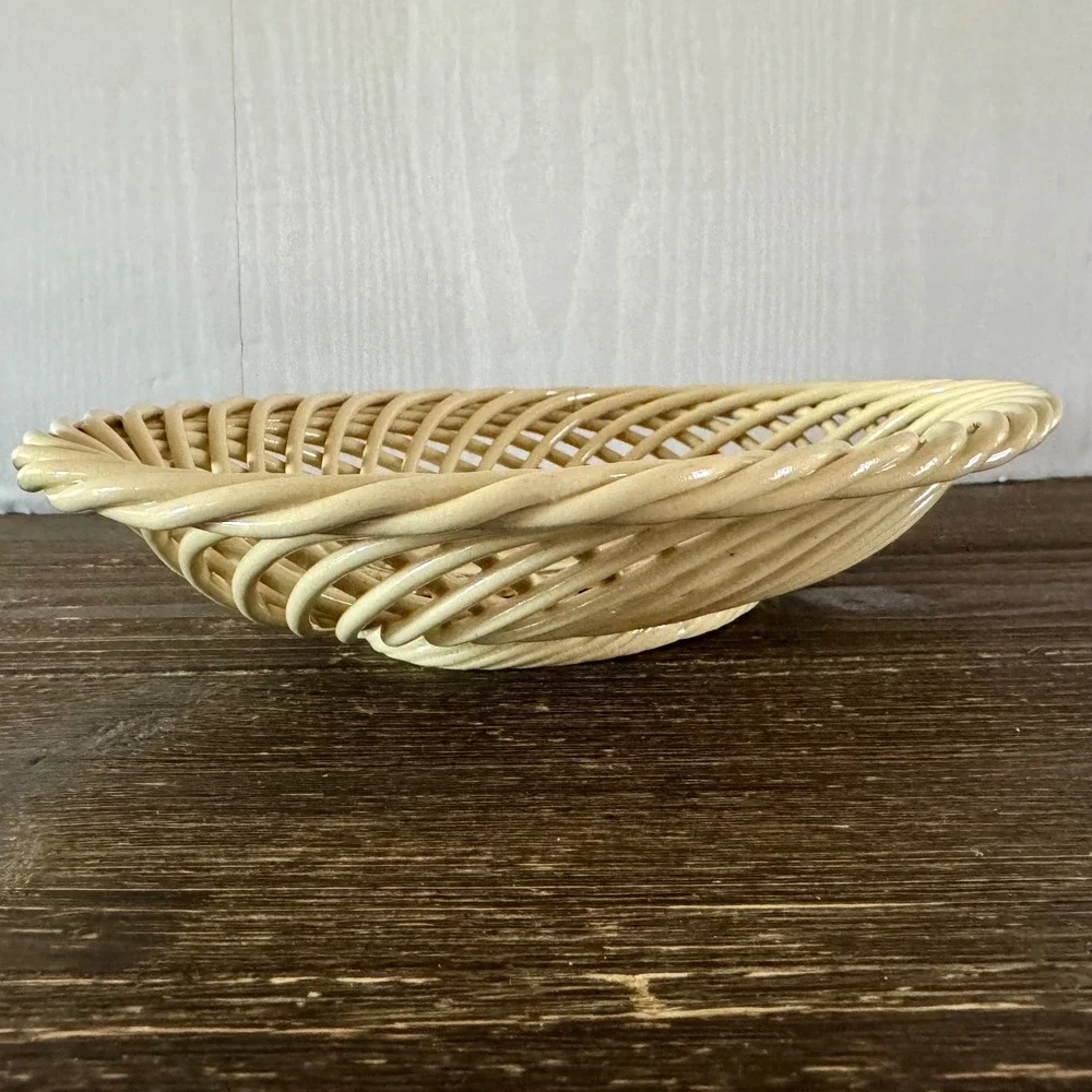 Bassano Italy Ceramic Woven Bread Basket Cream Oval Roman Cameo Medallion Bowl